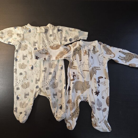 13 Piece Bundle of Animal Print Clothing & Bibs - Size Newborn, 3M & 0-3 Months - Picture 4 of 6